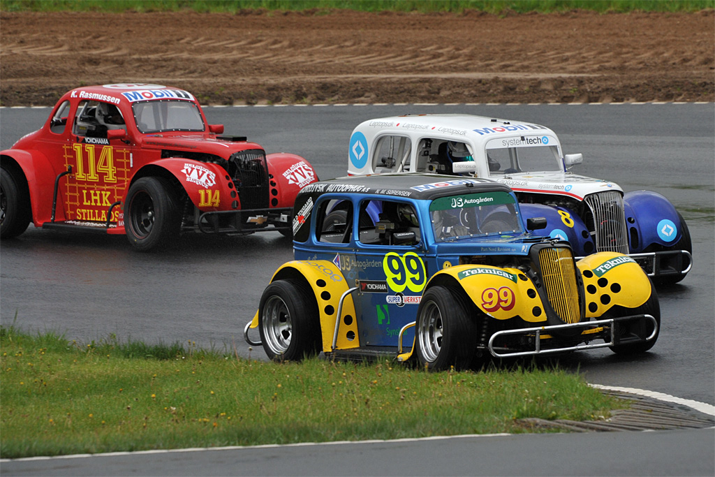 Der kæmpes altid tæt om pladserne i OK Mobil 1 Legend Car Cuppen, og det vil der også være garanti for ved weekendens løb på FDM Jyllandsringen